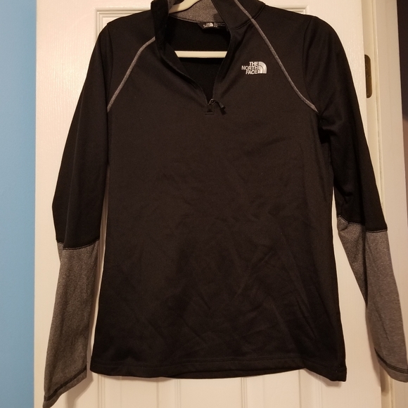 GUC North Face Medium Black and Gray Pullover - Picture 1 of 3